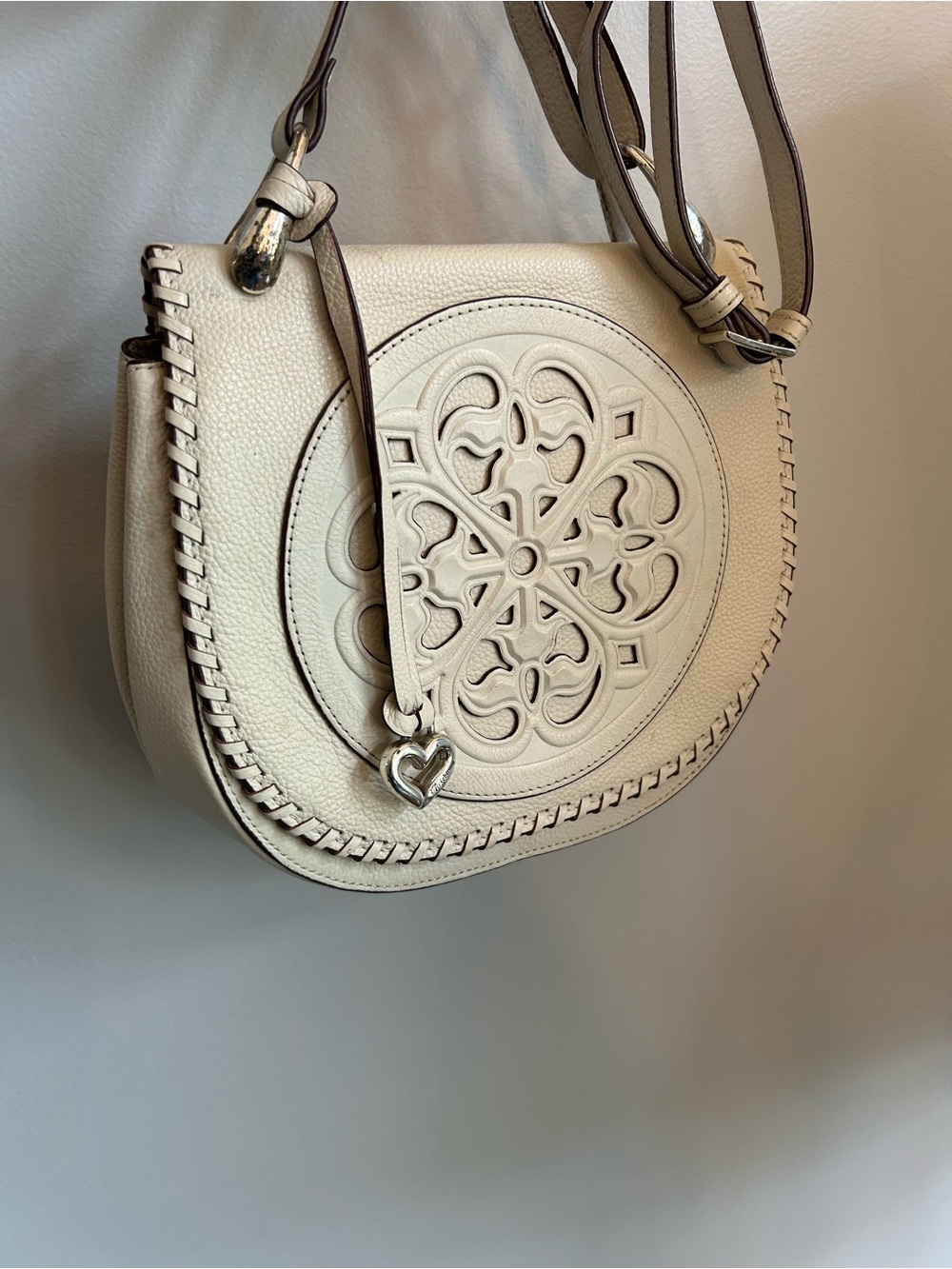 Brighton Ferrara GISELLA 3D Medallion Saddle Crossbody Bag Purse White Ivory - Picture 2 of 13